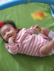 赤ちゃんの指しゃぶり