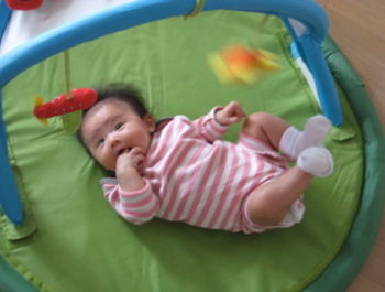 赤ちゃんの指しゃぶり