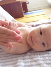 インファントマッサージのレッスン